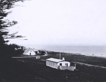 VED STRANDEN 2 - LYSTRUP STRAND, Pavillionen og Skipperhuset.jpg